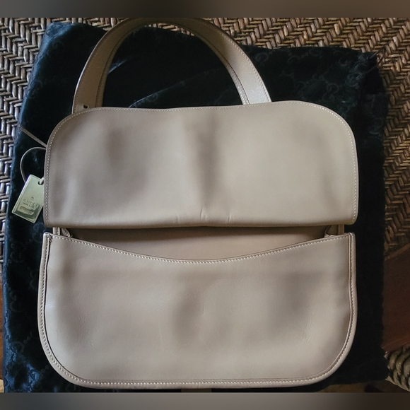 Gucci Leather Shoulder Bag with Gold Hardware - Picture 16 of 16